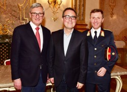 (v.l.n.r.: Vizebürgermeister Harald Preuner, Ortsfeuerwehrkommandant Michael Leprich und Branddirektor Reinhold Ortler - Foto: Stadt Salzburg/Killer) (c) Stadt Salzburg/Killer