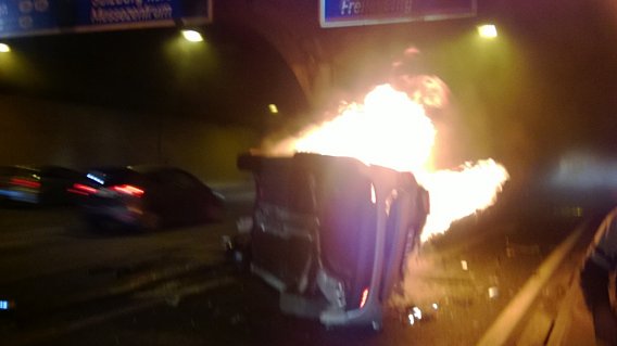 a1-pkw-brand-im-lieferinger-tunnel-fordert-einen-toten-41-50358469